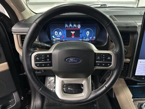 Used 2024 Ford Expedition Limited image 13