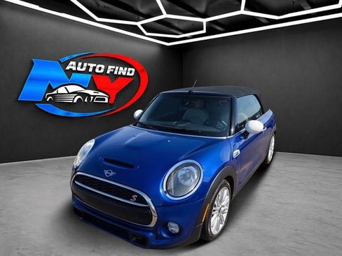 Used 2019 MINI Cooper S w/ Signature Upholstery Package FWD image 1