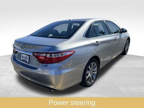 Used 2015 Toyota Camry LE image 9