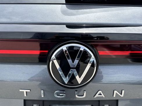 New 2026 Volkswagen Tiguan SE AWD/4WD image 32
