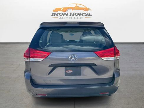 Used 2014 Toyota Sienna L image 6