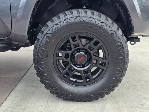 Used 2021 Toyota Tacoma SR5 AWD/4WD image 14