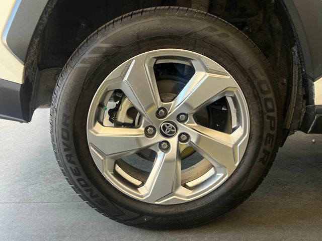 Used 2021 Toyota RAV4 Limited AWD/4WD image 11