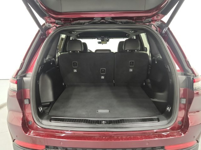Used 2025 Jeep Grand Cherokee Altitude AWD/4WD image 24