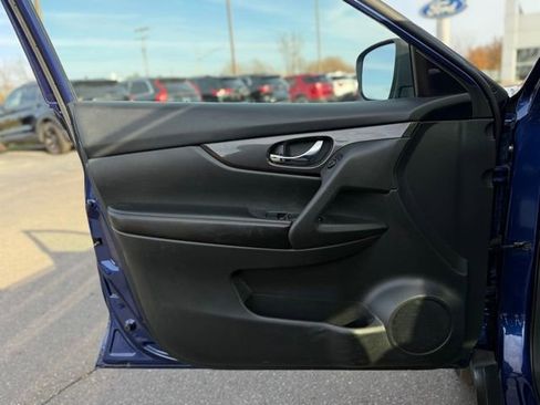 Used 2019 Nissan Rogue S image 13