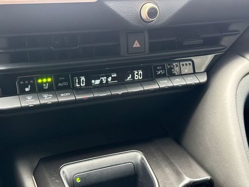 Used 2026 Toyota Crown AWD/4WD image 27