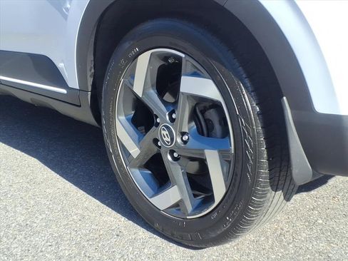 Used 2023 Hyundai Venue Limited image 9