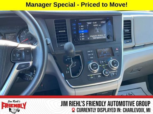 Used 2016 Toyota Sienna LE image 17