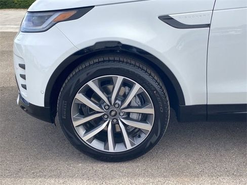 Used 2025 Land Rover Discovery Dynamic SE image 21