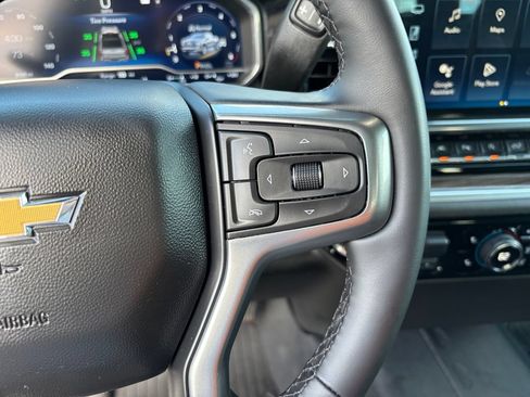 Used 2023 Chevrolet Silverado 1500 LT AWD/4WD image 17