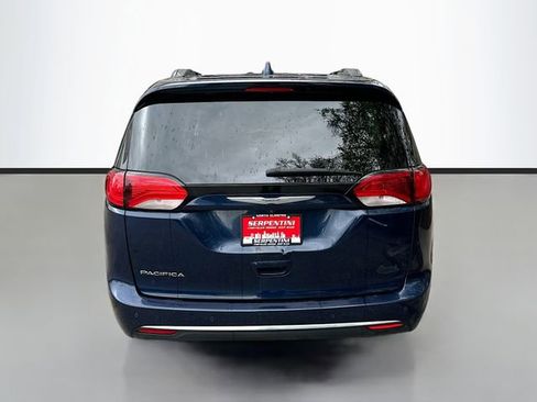 Used 2017 Chrysler Pacifica Touring-L FWD image 7
