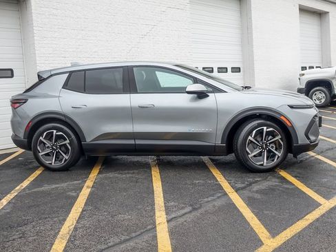 New 2026 Chevrolet Equinox EV LT image 5