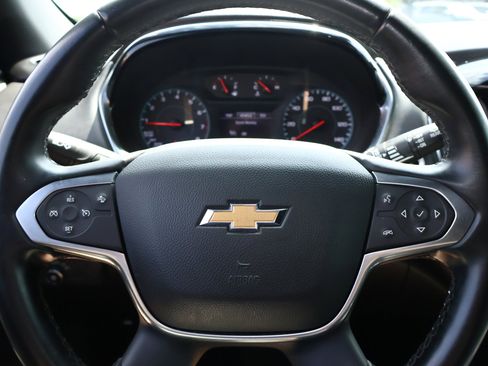 Used 2023 Chevrolet Traverse LT FWD image 12