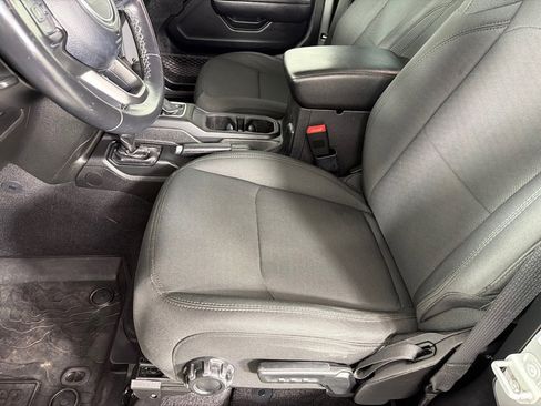 Used 2021 Jeep Wrangler Sport image 12