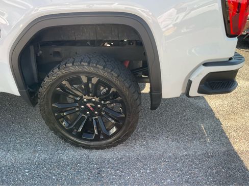Used 2025 GMC Sierra 1500 AT4 w/ AT4 Premium Package AWD/4WD image 8
