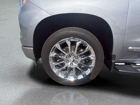 Used 2024 Chevrolet Silverado 1500 High Country w/ High Country Premium Package AWD/4WD image 6
