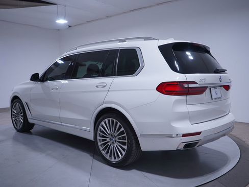 Used 2022 BMW X7 xDrive40i w/ Parking Assistance Package image 3
