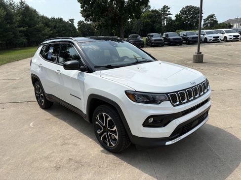 Used 2023 Jeep Compass Limited AWD/4WD image 2