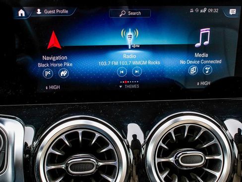 Used 2022 Mercedes-Benz GLB 250 4MATIC image 22