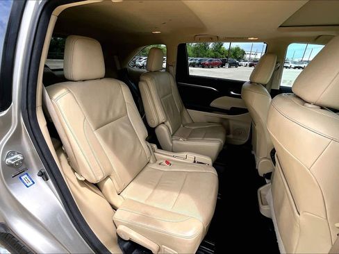 Used 2014 Toyota Highlander Limited w/ Driver Technology Package image 20