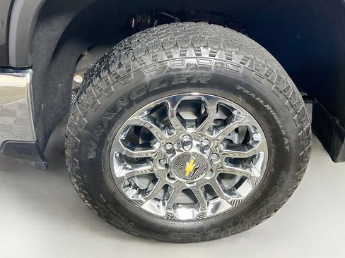 Used 2024 Chevrolet Silverado 2500 LTZ w/ LTZ Plus Package AWD/4WD image 13