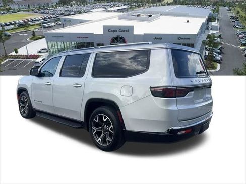 Certified 2024 Jeep Wagoneer L Series III w/ Flexible Seating Group AWD/4WD image 9