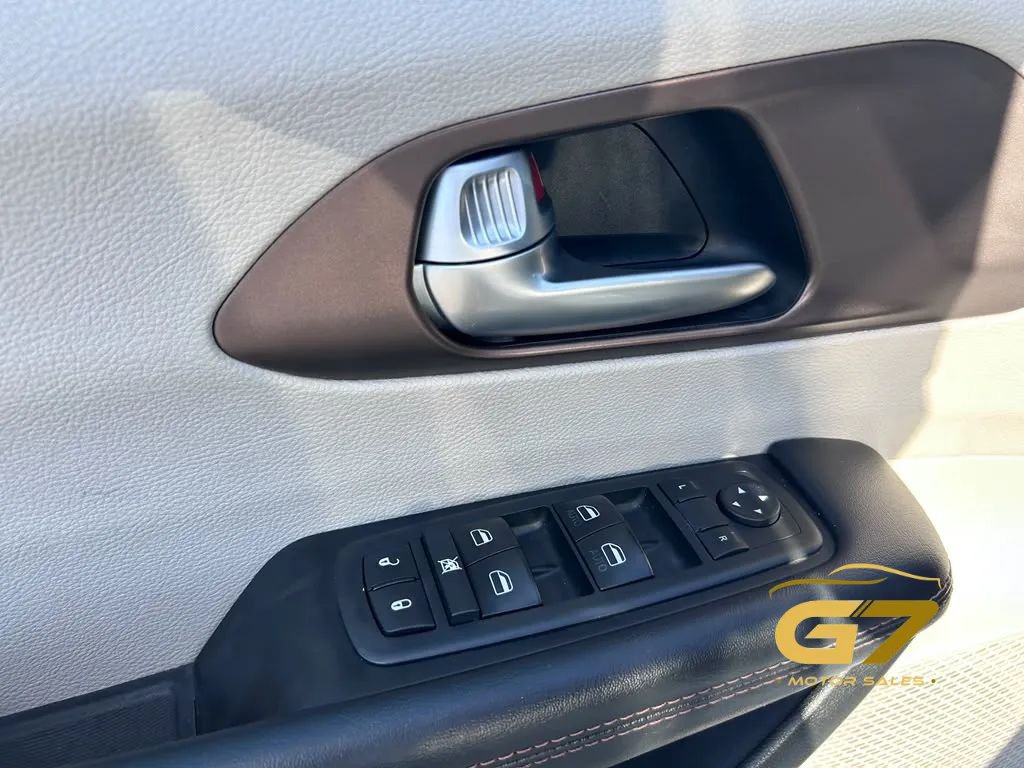 Used 2017 Chrysler Pacifica Touring FWD image 13