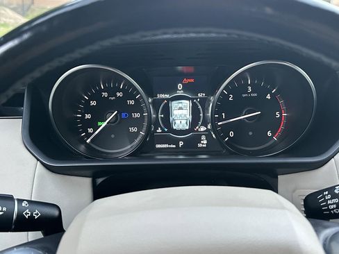 Used 2018 Land Rover Discovery SE image 35