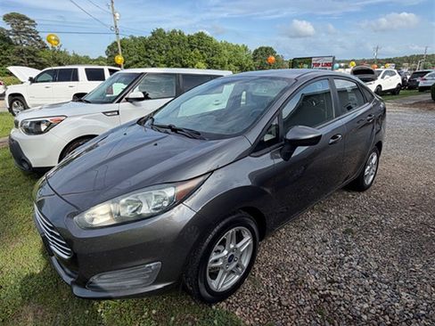 Used 2016 Ford Fiesta SE FWD image 2