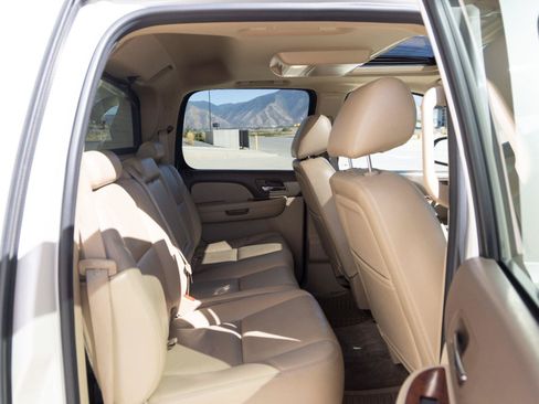 Used 2011 Chevrolet Avalanche LTZ AWD/4WD image 35