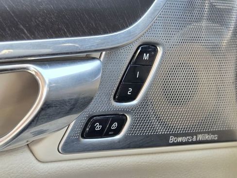 Used 2017 Volvo V90 T6 Cross Country image 32