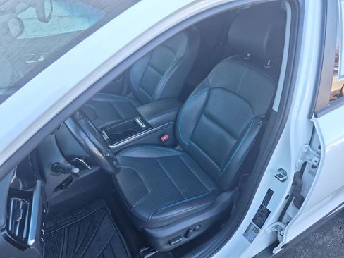 Used 2022 Kia Niro EX Premium FWD image 17