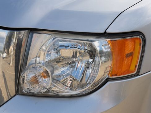 Used 2011 Ford Escape XLS w/ 101A Rapid Spec Order Code image 26