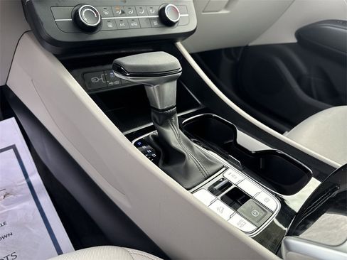 Used 2025 Hyundai Tucson SE image 20