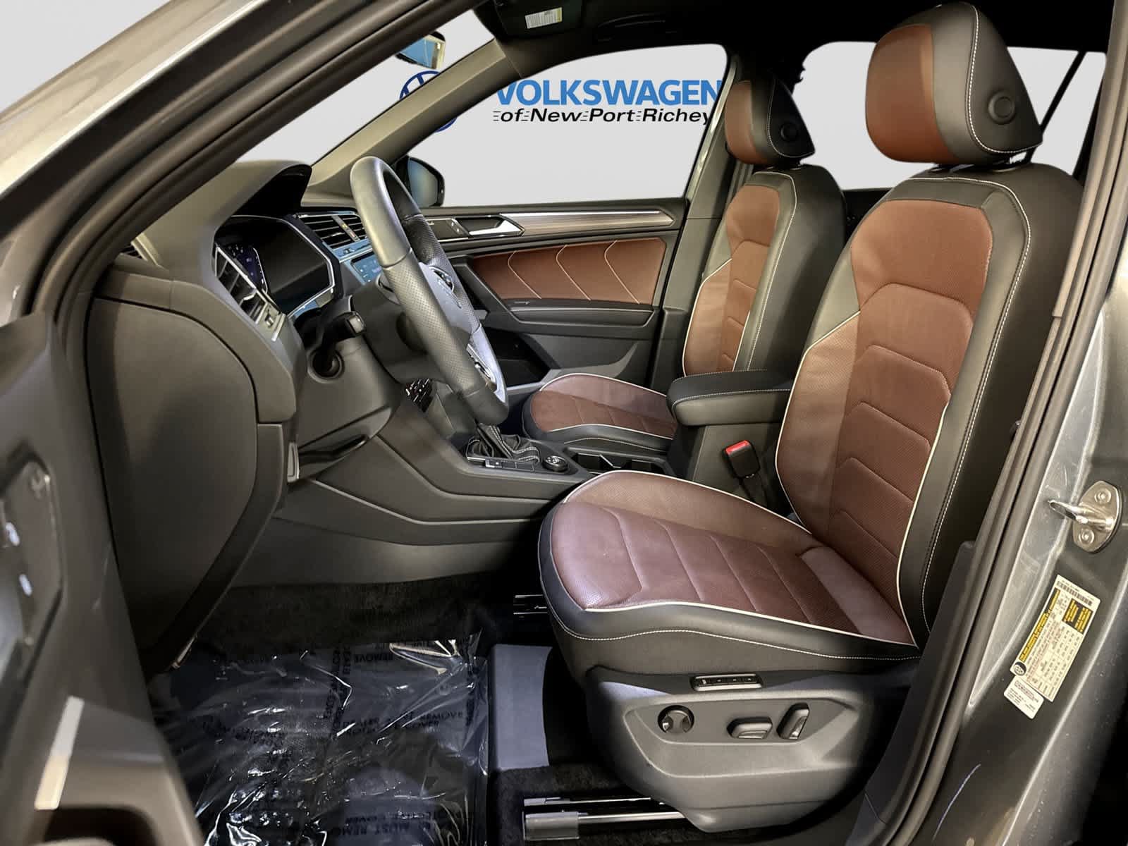 Used 2024 Volkswagen Tiguan SEL R-Line AWD/4WD image 22