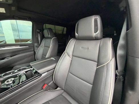 Used 2025 Cadillac Escalade ESV Sport w/ Touring Package AWD/4WD image 11