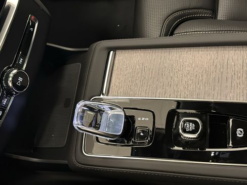 New 2026 Volvo XC90 T8 Ultra w/ Protection Package AWD/4WD image 19