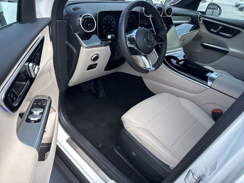 Used 2026 Mercedes-Benz GLC 300 image 8
