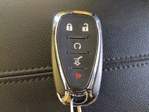 Used 2021 Chevrolet Equinox Premier FWD image 32