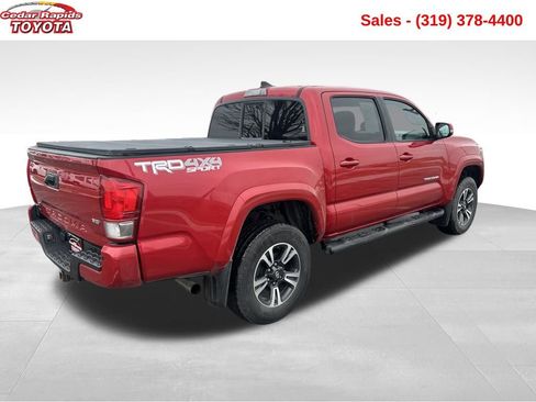 Used 2016 Toyota Tacoma TRD Sport image 5