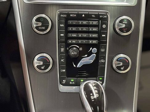 Used 2016 Volvo XC60 T6 w/ Proximity Package AWD/4WD image 26