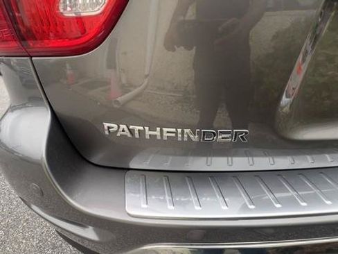 Used 2018 Nissan Pathfinder SV w/ Cargo Package AWD/4WD image 24