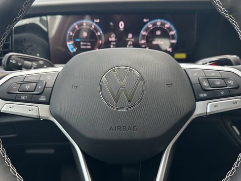 New 2026 Volkswagen Tiguan SE FWD image 21