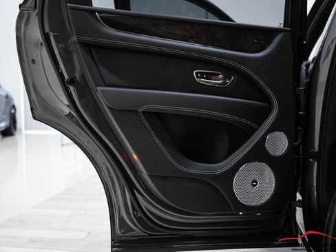 Used 2021 Bentley Bentayga image 60