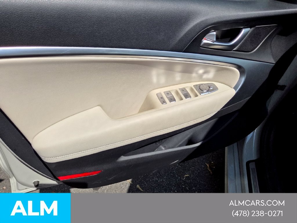 Used 2026 Genesis G70 2.5T RWD image 32