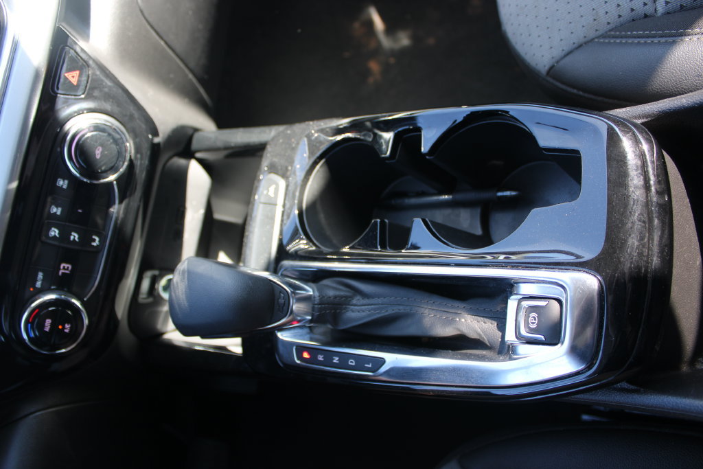 Used 2025 Chevrolet Trax LT FWD image 31