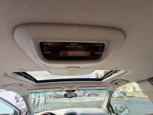 Used 2004 Toyota Sienna XLE Limited image 15