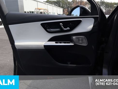 Used 2025 Mercedes-Benz GLC 300 4MATIC w/ AMG Line image 10