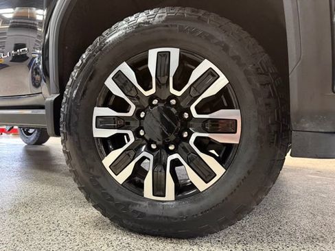 Used 2024 GMC Sierra 2500 Denali Ultimate AWD/4WD image 8