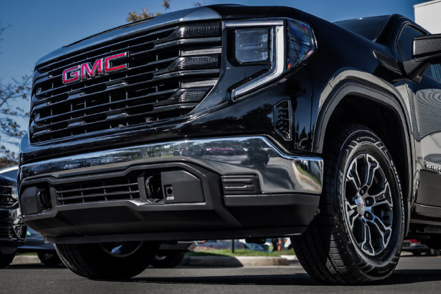Used 2023 GMC Sierra 1500 Pro w/ Pro Value Package AWD/4WD image 12